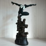 Jumping venom resin scupture