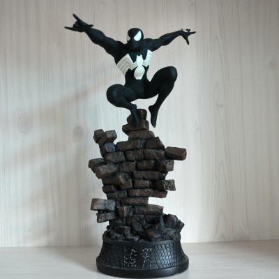 Jumping venom resin scupture