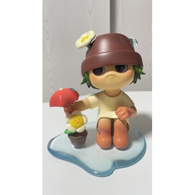 crying girl art resin toy