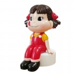 Eat noodle girls art resin toy