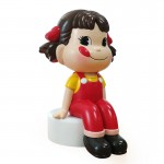 Eat noodle girls art resin toy