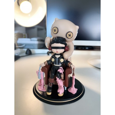 Bear protection art resin toy