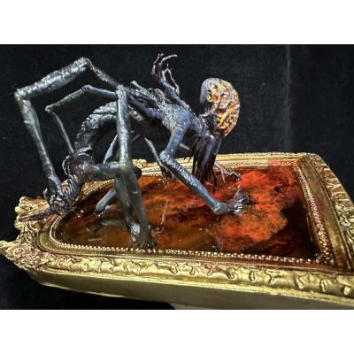 spider monster scares resin statue